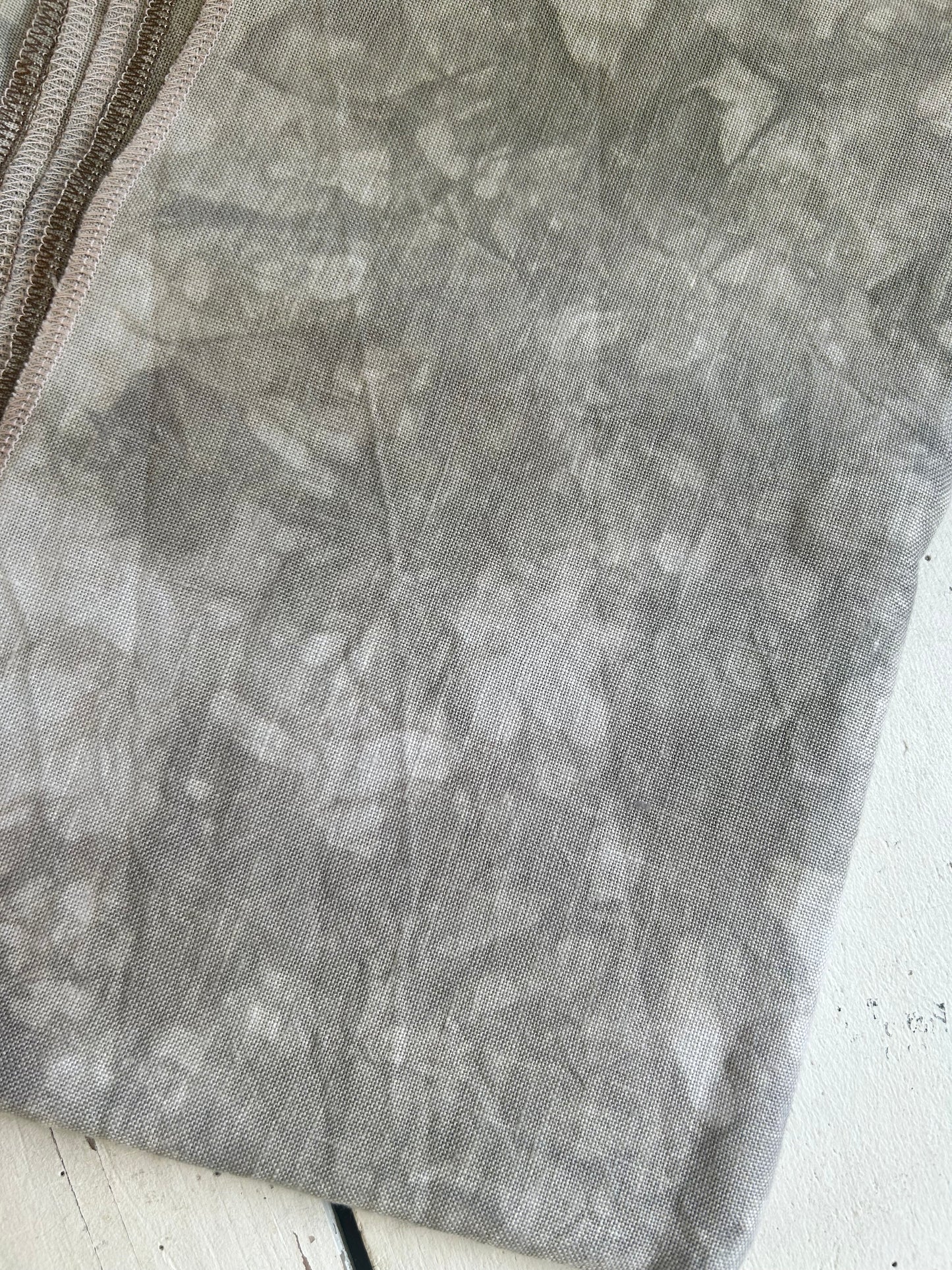Grace Notes Fabrics 36ct Arsenic and Old Lace