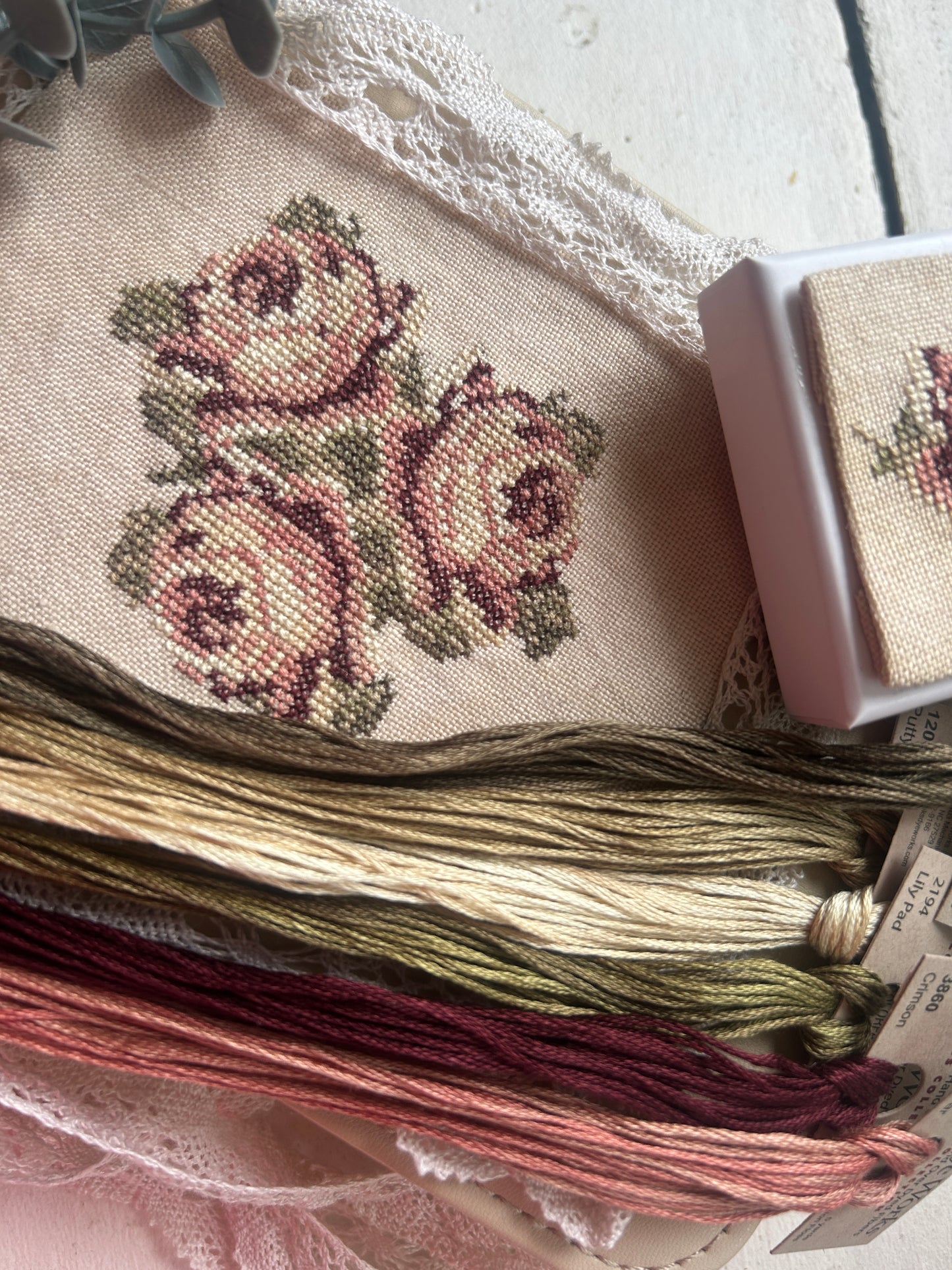 A Trio of Roses Thread Pack