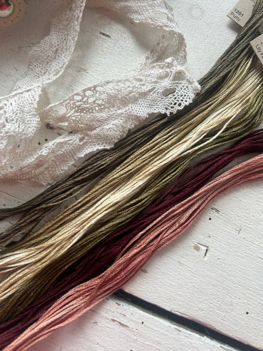 A Trio of Roses Thread Pack