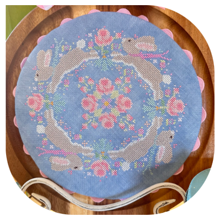Luhu Stitches - Bunnies round the posy